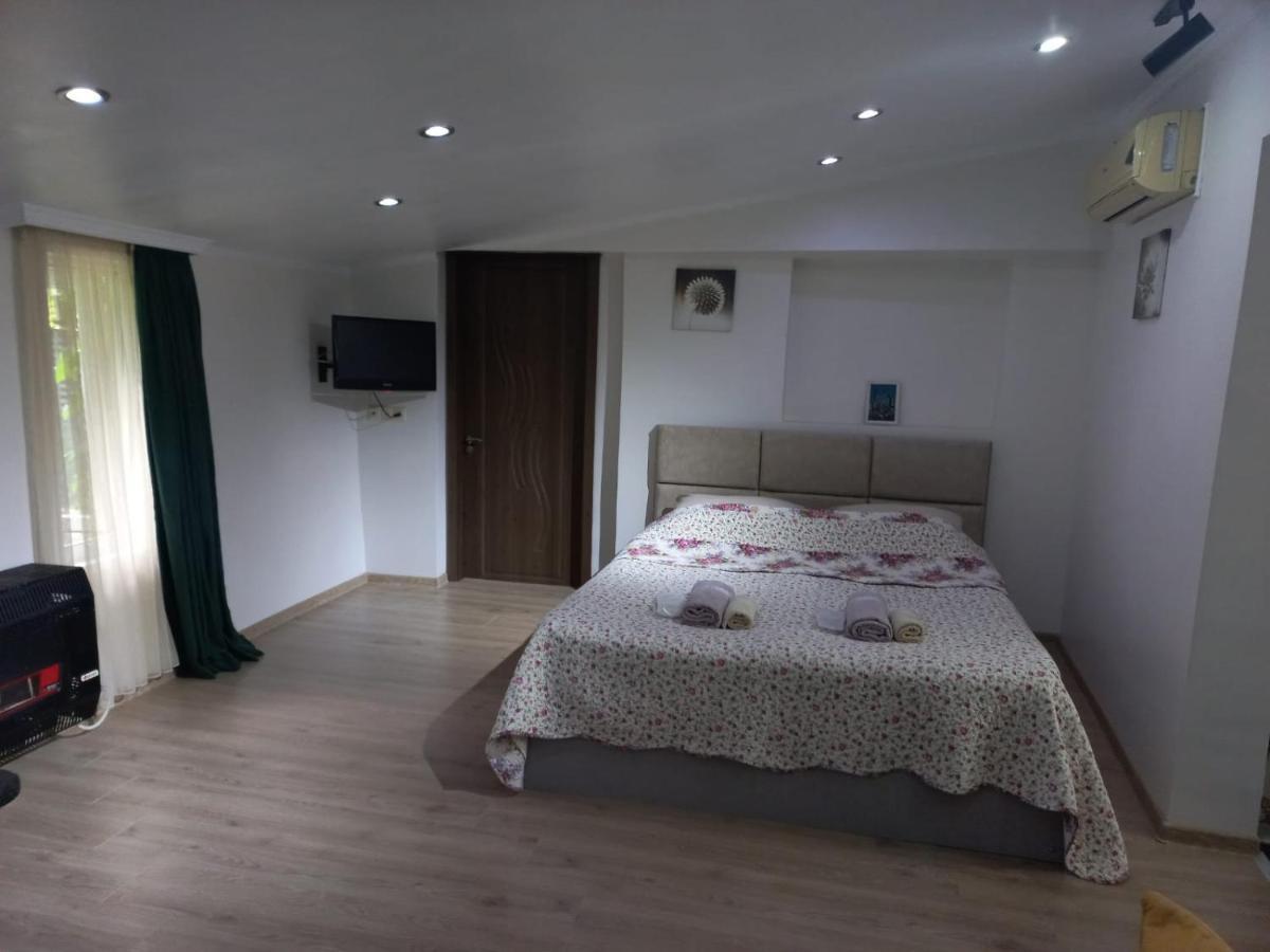 Batumi Apartment With Terrace Εξωτερικό φωτογραφία